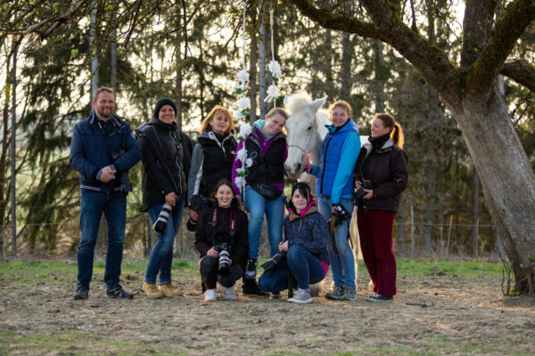 Teilnehmer – Fotografentreffen Pferdefotografie, Shooting, Verena Dechant, Landshut, Bayern, Niederbayern, Pferdeshooting, Pferd und Mensch, Fotoshooting, Fotografin, Fotograf Landshut, Pferdefotos, Pferdebilder, München